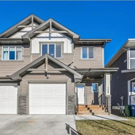 Beautiful&Spacious 1 room in a very quiet area Airdrie Extérieur photo