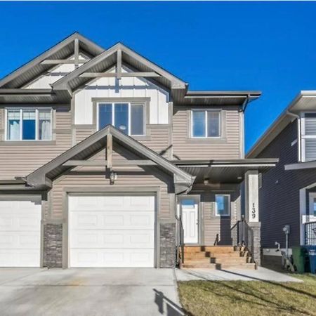 Beautiful&Spacious 1 room in a very quiet area Airdrie Extérieur photo